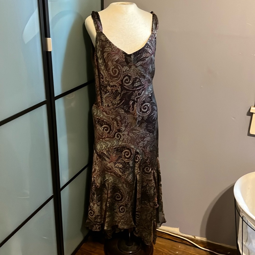 Timeless Beautiful Dress handkerchief hem lightweight great spring wedding